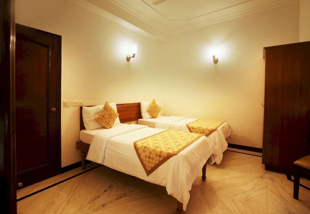 Fabhotel Lord Inn Нью-Дели Экстерьер фото