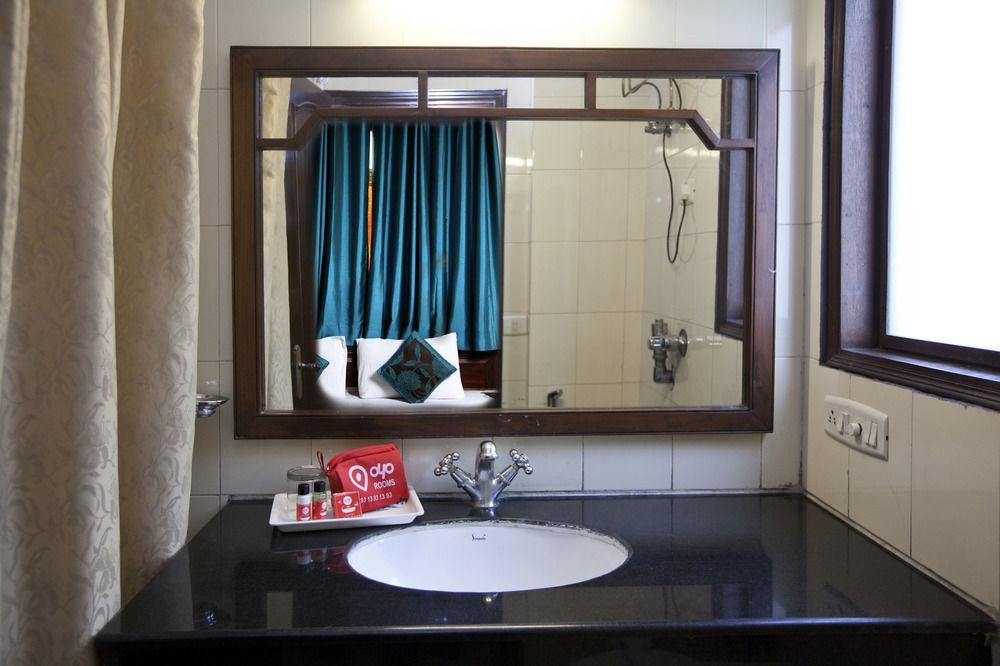 Fabhotel Lord Inn Нью-Дели Экстерьер фото
